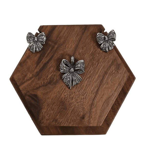 Silver Tone Bow Pendant and Earrings Set With Etched Design - Picture 1 of 8